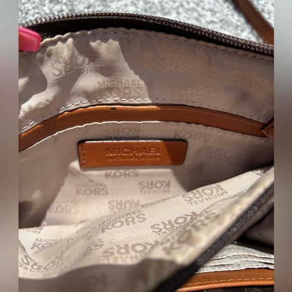 MICHAEL KORS Small Crossbody with Wallet section and card section - Picture 12 of 17